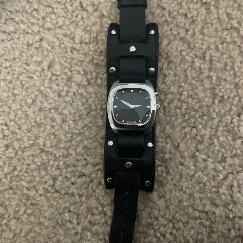 Fossil black leather wristlet thick band watch! - Picture 2 of 5